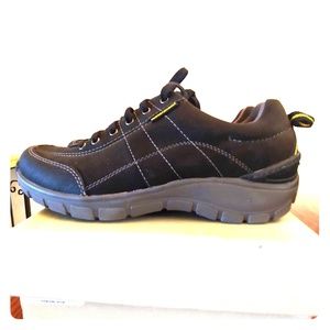 Clarks wave trek shoes